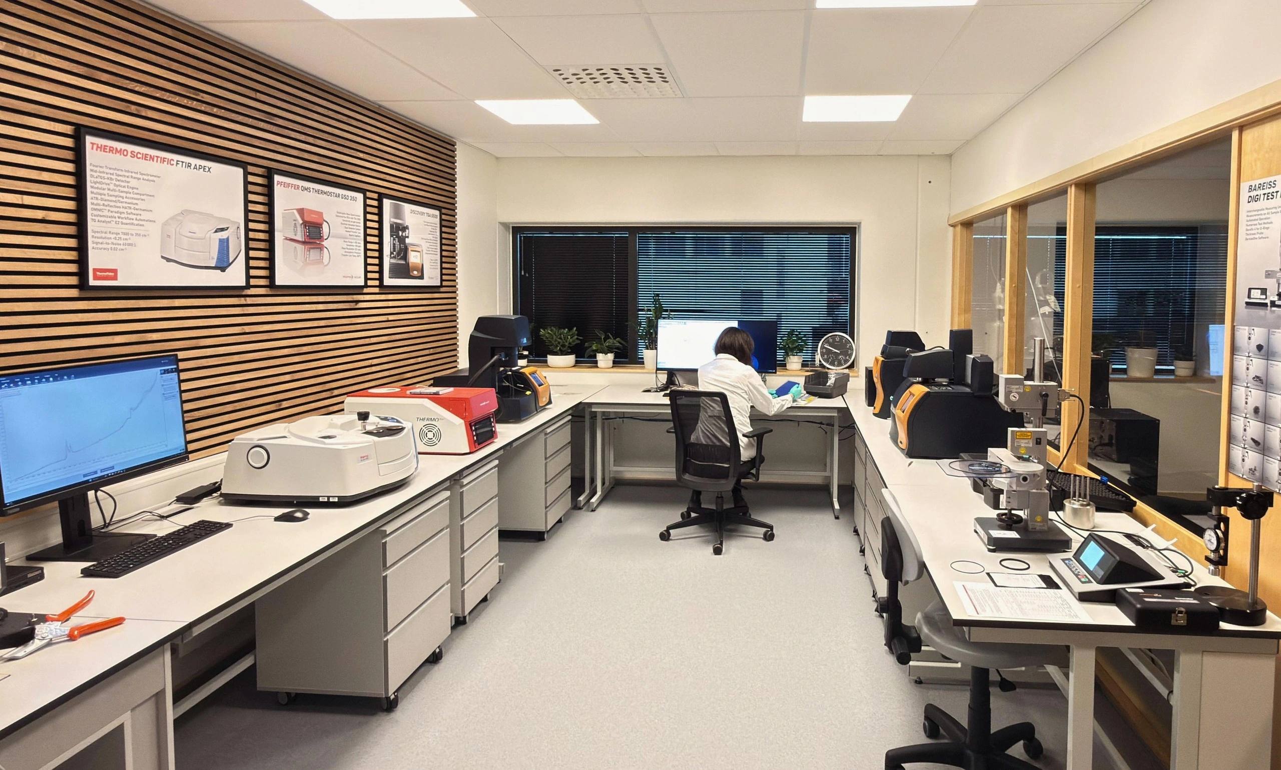 Norwegian Seals R&amp;D Laboratory, main instrument room